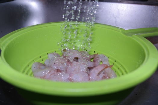 Rinse the shrimp